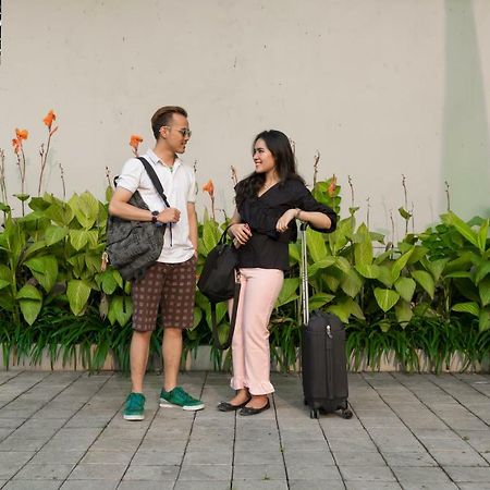 Reddoorz Plus Near Mall Ciputra Jakarta Exteriör bild