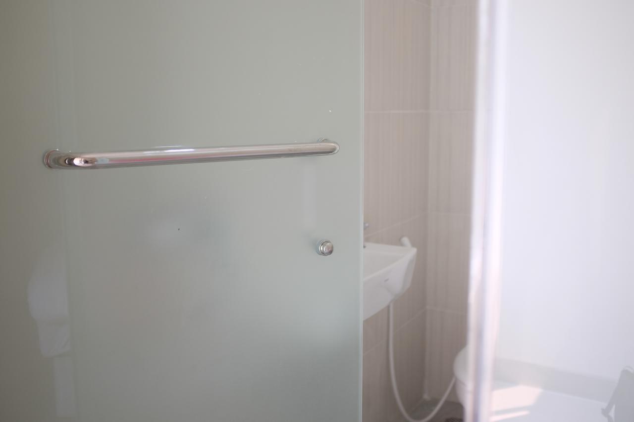 Reddoorz Plus Near Mall Ciputra Jakarta Exteriör bild