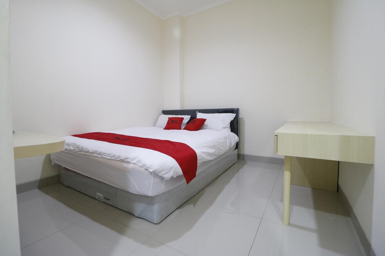 Reddoorz Plus Near Mall Ciputra Jakarta Exteriör bild
