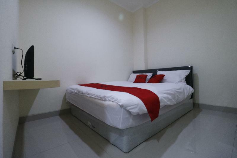 Reddoorz Plus Near Mall Ciputra Jakarta Exteriör bild